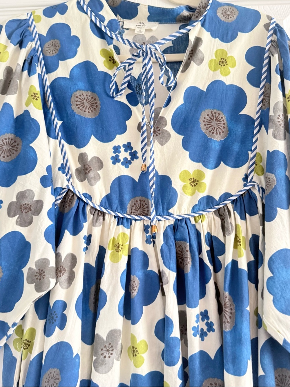 entro Cream and Blue Floral Tie Front Dress with Balloon Sleeves - Picture 3 of 8